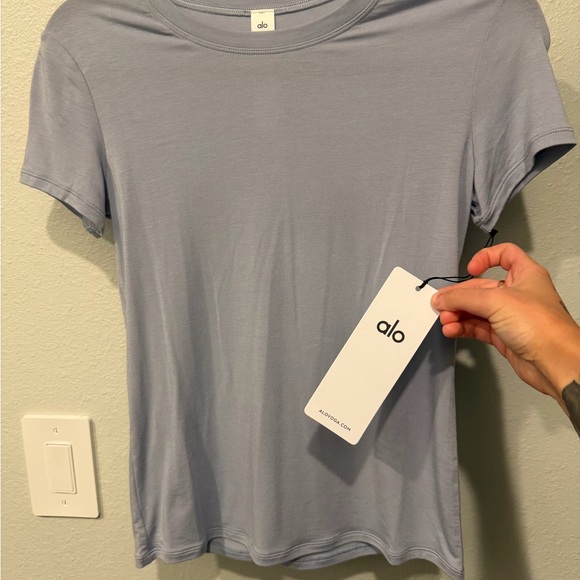 ALO NWT XXS All Day Short Sleeve Winter Frost (fits up to small - runs oversized - Picture 3 of 5